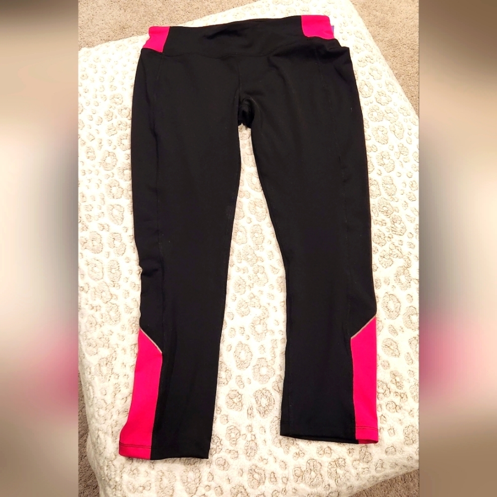 NWT Free Spirit XL 7/8 length leggings with zipper key pocket